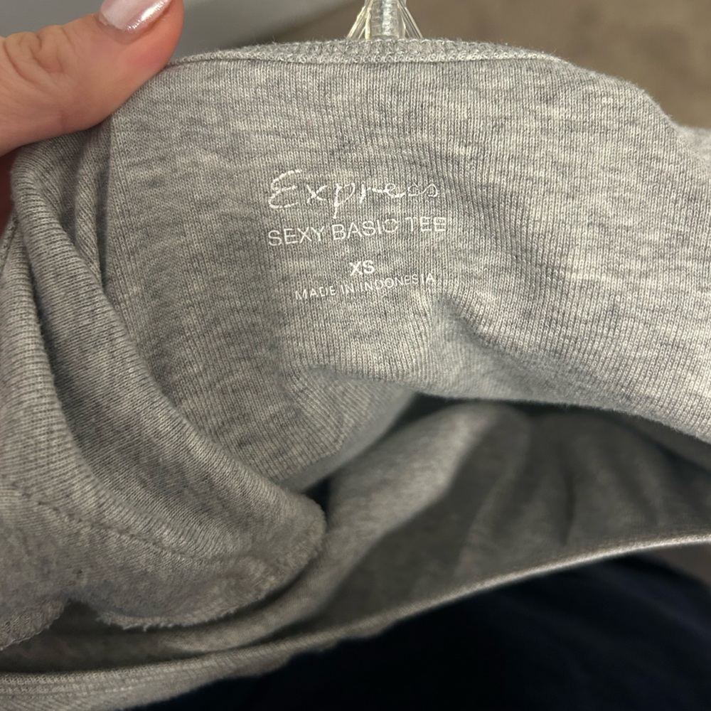 Express Sexy Basic Tee - Picture 4 of 4
